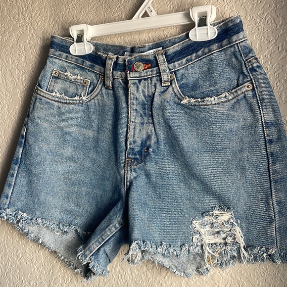Denim shorts TOMMY HILFIGER (4)distressed - Picture 4 of 15